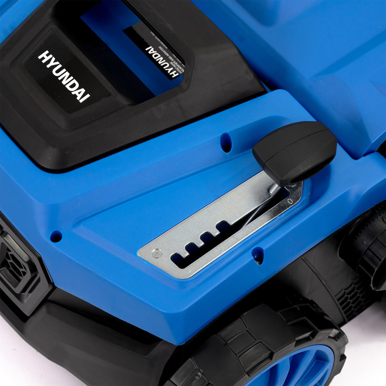 Hyundai HYSC1600E electric scarifier view 4