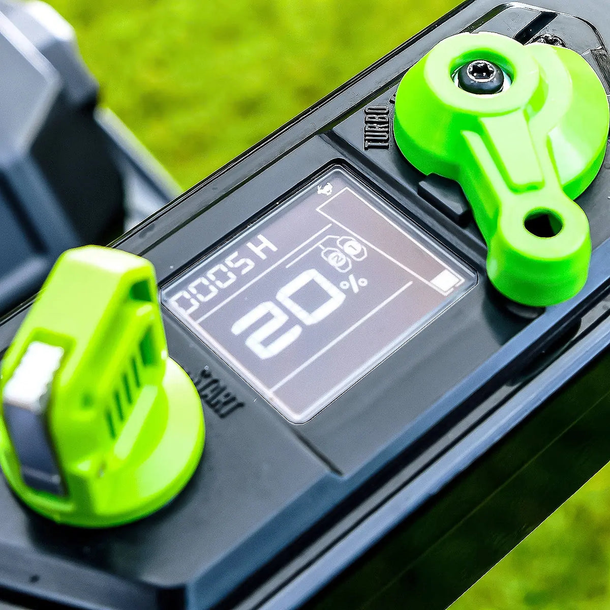 Digital display on the Cobra Fortis showing running hours and remaining EGO battery charge